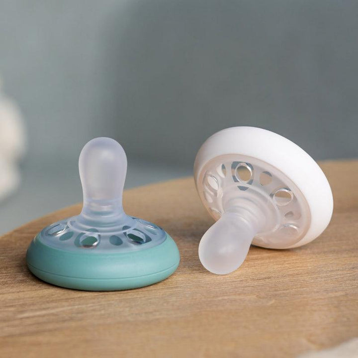 Tommee Tippee Ultra Light Silicone Soother - 0 To 6 Months - Girl - Zrafh.com - Your Destination for Baby & Mother Needs in Saudi Arabia