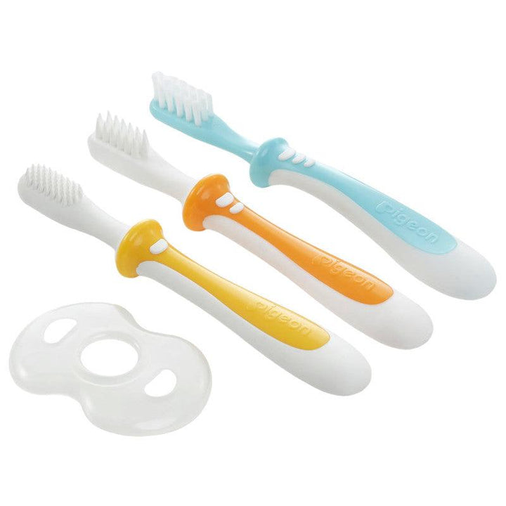 Pigeon Baby Training Toothbrush 12 - 18 Months - Zrafh.com - Your Destination for Baby & Mother Needs in Saudi Arabia